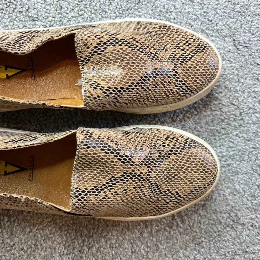 Volatile Womens Slip On Sneakers womens 8 Snake Print Tan Black Casual‎ Shoes